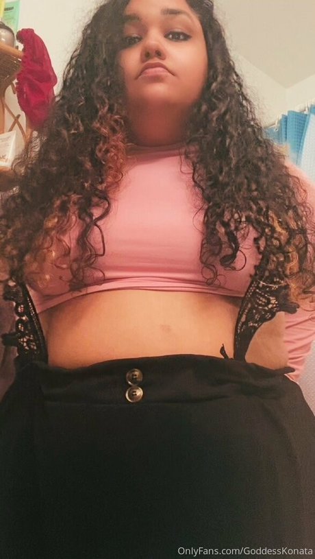 Nahá fotka uniklých OnlyFans od Goddesskonata