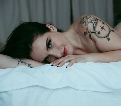 Naken läckt OnlyFans-bild av Blindcharity