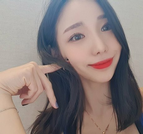 Nahá fotka uniklých OnlyFans od Yeseul