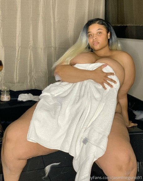 Nahá fotka uniklých OnlyFans od Jasmine Gunn