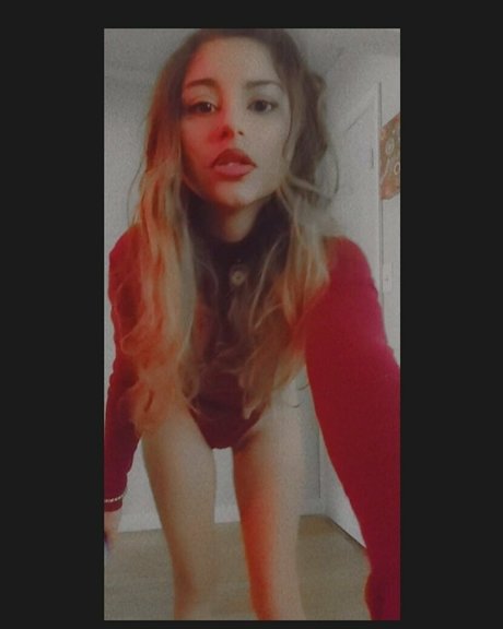 Naken läckt OnlyFans-bild av Selenathalatina