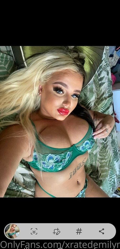 Naakte gelekte OnlyFans-foto van Xratedemilymayx