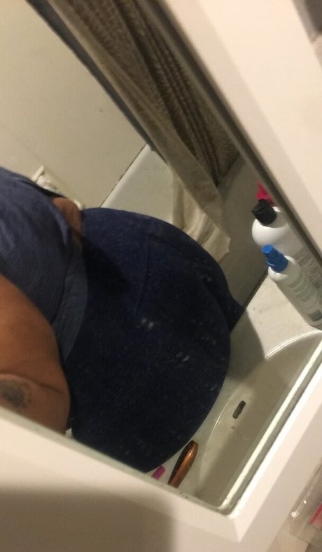 Naken lekkede OnlyFans-bilde av Thickindiangoddess