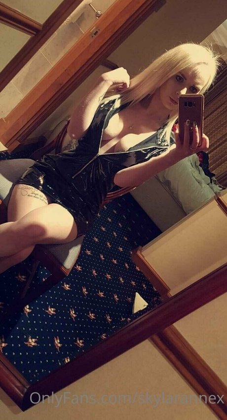 Nahá fotka uniklých OnlyFans od Skylarannex