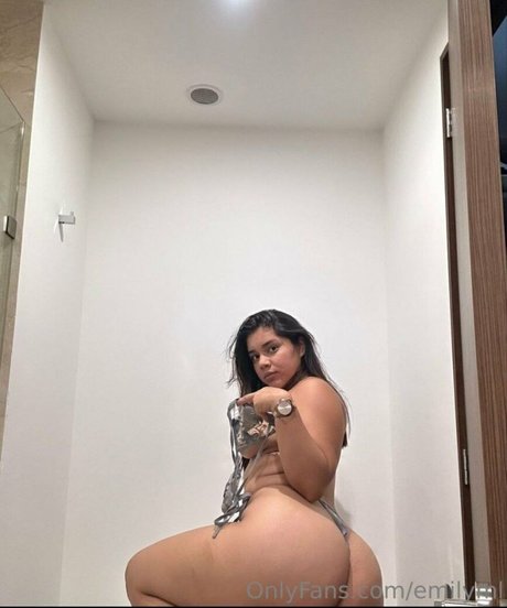 Nagie wyciekłe zdjęcie OnlyFans od Emilyml
