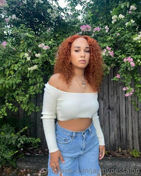 Alaston vuotanut OnlyFans-kuva Lifewithjazmyne