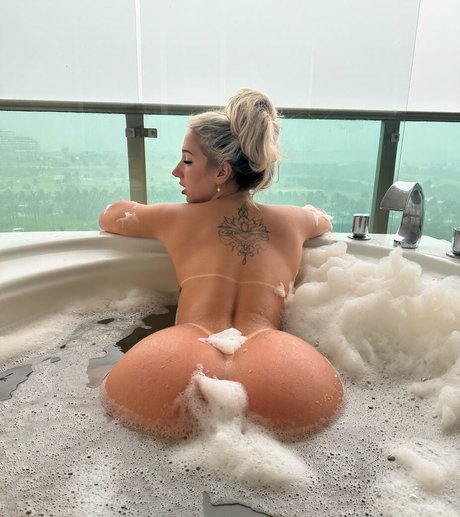 Nacktes geleaktes OnlyFans-Foto von Isadora Vale Dezoitou