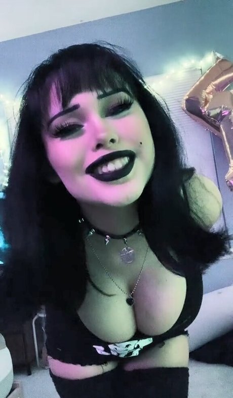 Naken lekkede OnlyFans-bilde av Marianalabruja