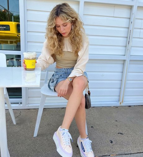 Brec Bassinger OnlyFansリークヌード写真