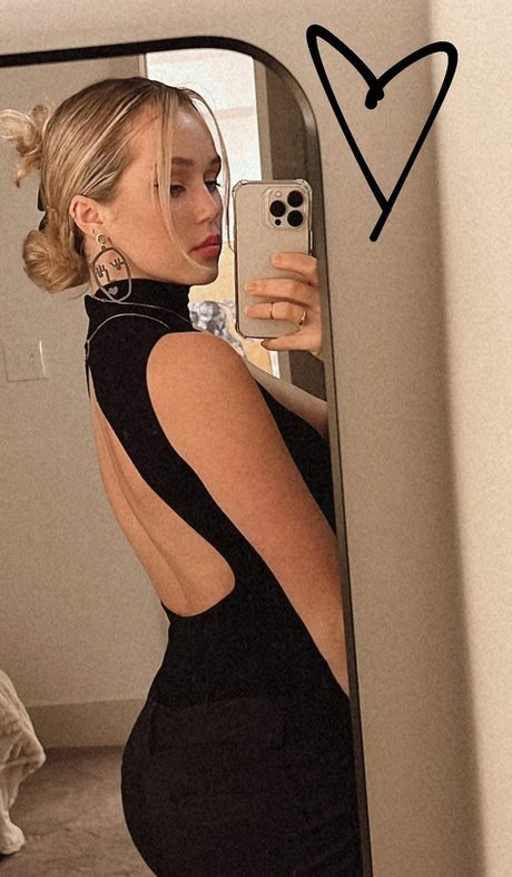Naken lekkede OnlyFans-bilde av Brec Bassinger