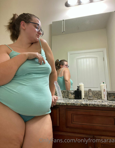 Naakte gelekte OnlyFans-foto van Onlyfromsaraa