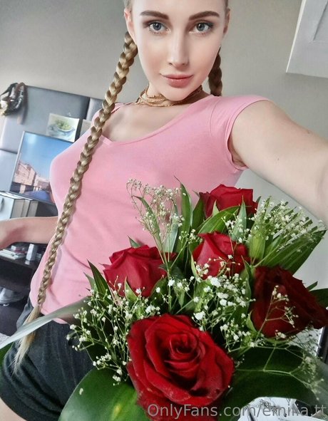 Naken läckt OnlyFans-bild av Emiliatt