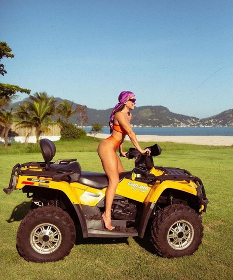 Deborah Secco