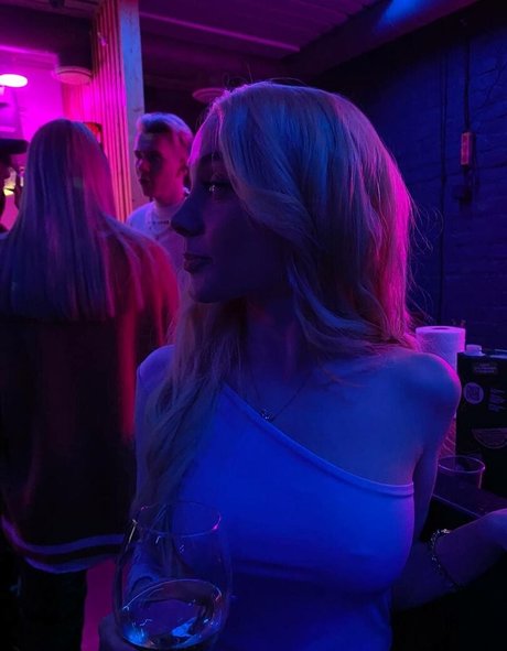 Naken läckt OnlyFans-bild av Fasoollka