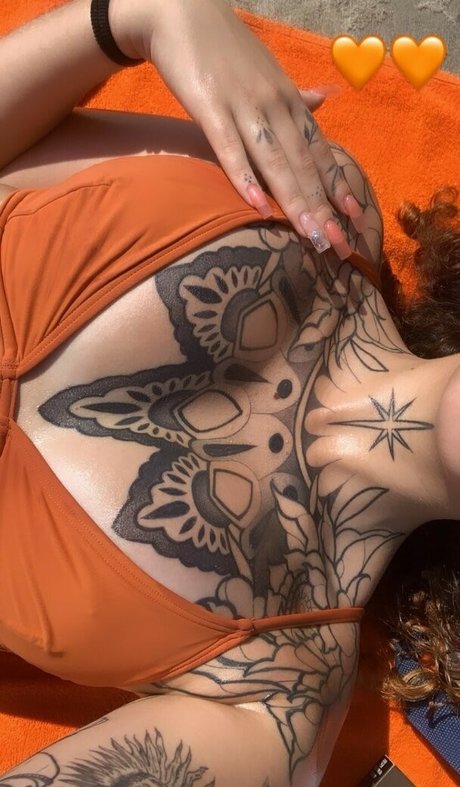 Naakte gelekte OnlyFans-foto van Edin Kary