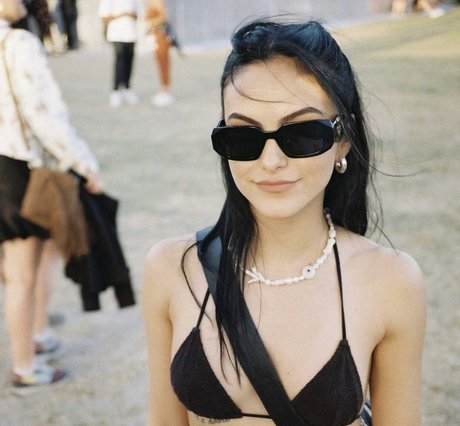 Camila Mendes