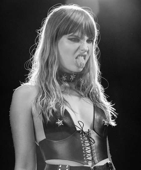 Victoria De Angelis