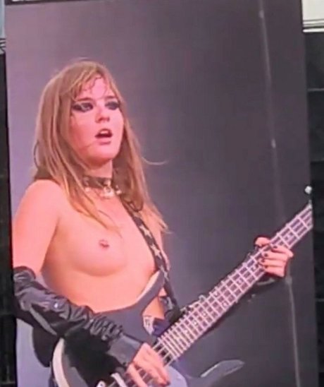 Victoria De Angelis