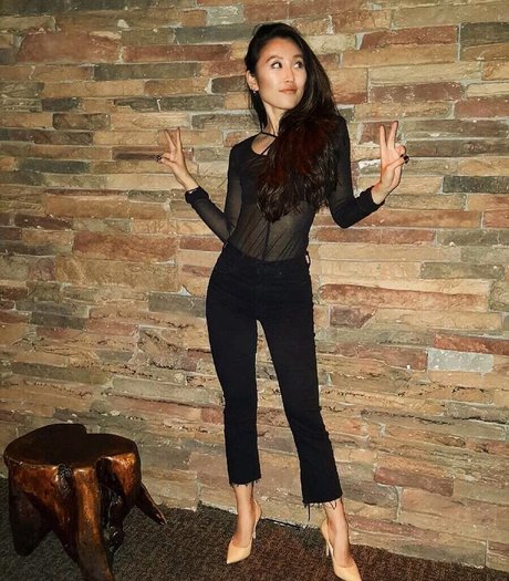 Naken lekkede OnlyFans-bilde av Olivia Sui