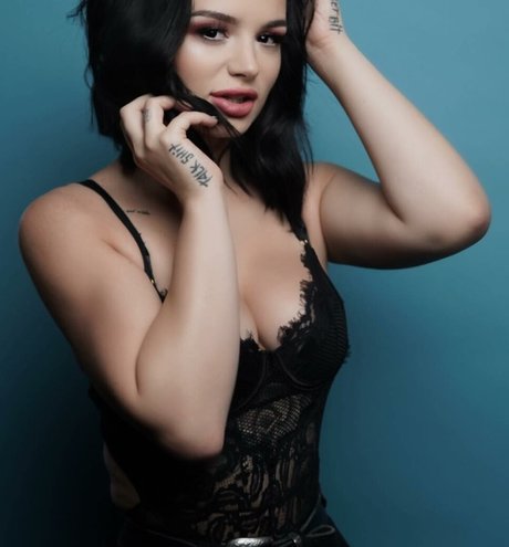 Nahá fotka uniklých OnlyFans od Saraya Bevis