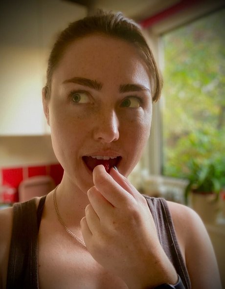 Naken lekkede OnlyFans-bilde av Whisperaudios Asmr