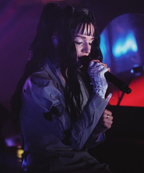 Alasti lekkinud OnlyFans-i pilt Poppy