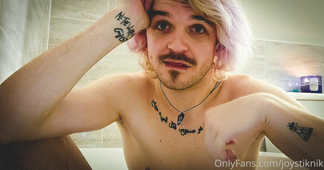 Foto di nudo di fuga di OnlyFans di Joystiknik