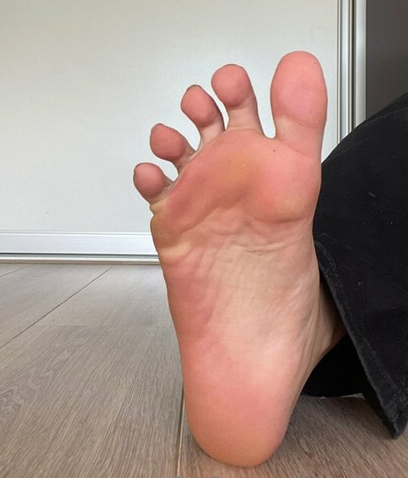 Feetonheels