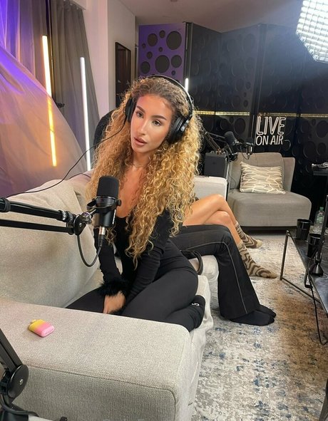 Nahá fotka uniklých OnlyFans od Curlyfriesjazzz