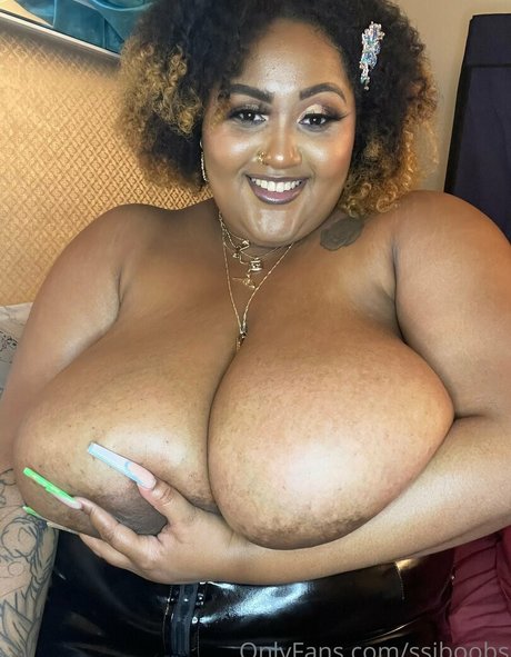 Naken lekkede OnlyFans-bilde av Ssjboobs