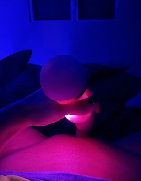 Nahá fotka uniklých OnlyFans od Purplehoneydiesel