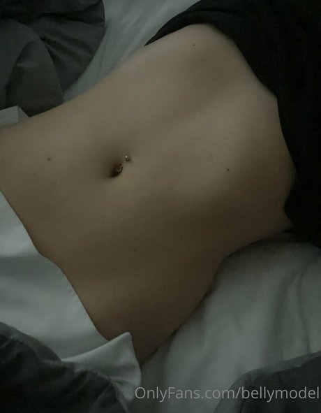 Nahá fotka uniklých OnlyFans od Bellymodel