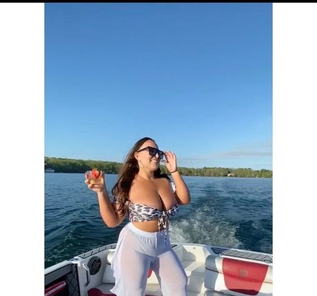 Alasti lekkinud OnlyFans-i pilt Lizzy Maguire