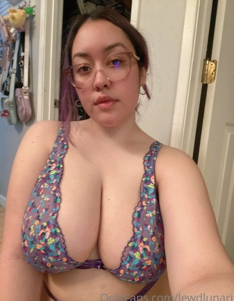 Nacktes geleaktes OnlyFans-Foto von Lewdlunari