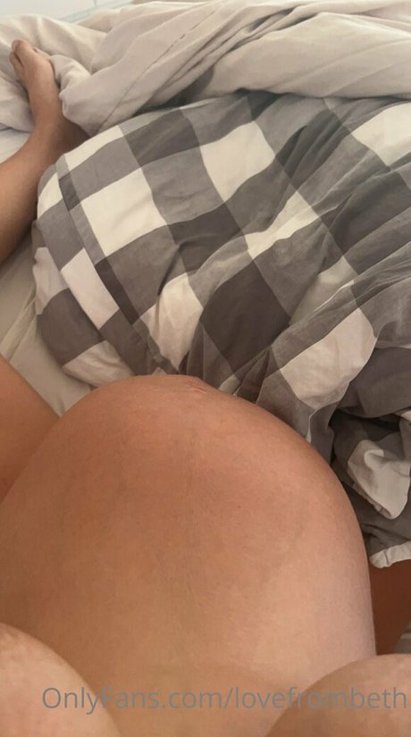 Naken lekkede OnlyFans-bilde av Lovefrombeth