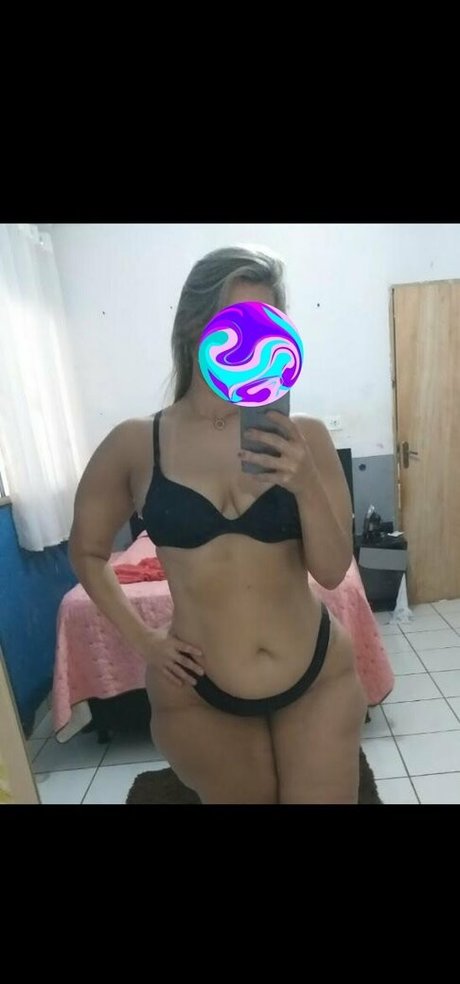 Naakte gelekte OnlyFans-foto van Curvycristinaah