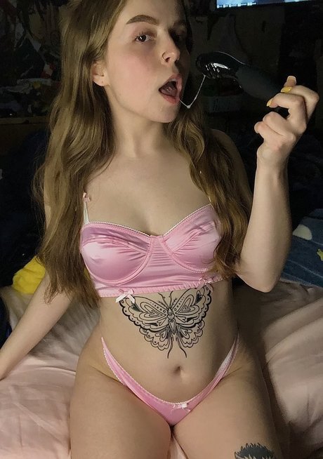 Nahá fotka uniklých OnlyFans od Beebuzz