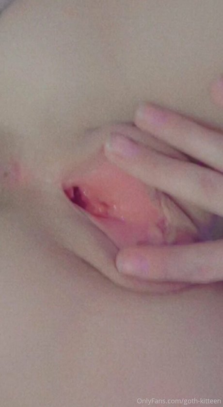 Nahá fotka uniklých OnlyFans od Gothkitteen