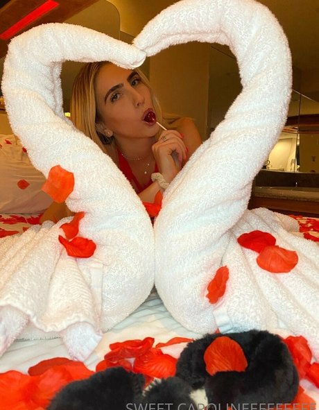 Обнаженная фотография утечки OnlyFans от Curveswithcaroline