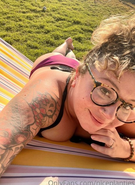 Nahá fotka uniklých OnlyFans od Niceplanties