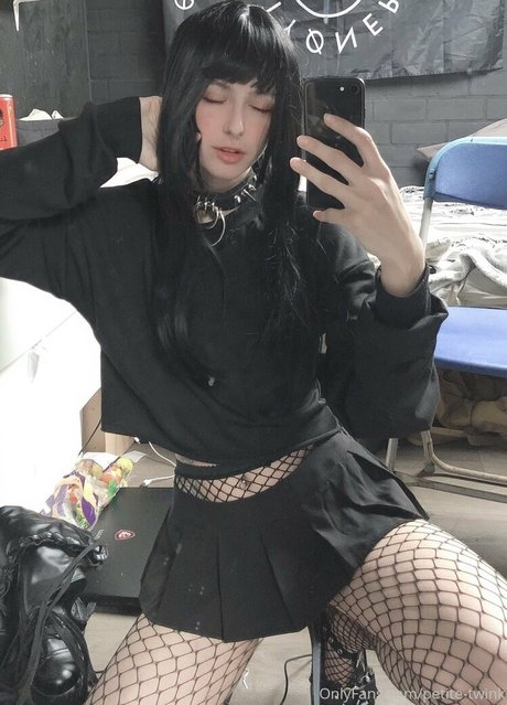 Nacktes geleaktes OnlyFans-Foto von Petitetwink