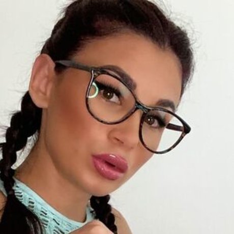 Naken läckt OnlyFans-bild av Adellino