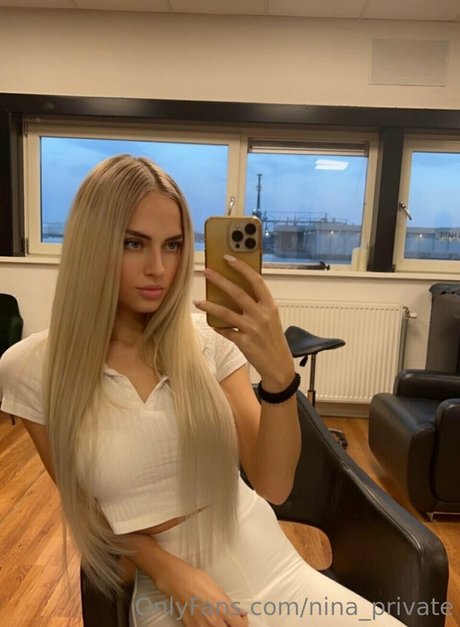 Naken läckt OnlyFans-bild av Ninaprivate