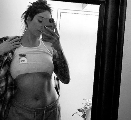 Naken lekkede OnlyFans-bilde av Claire Natalia