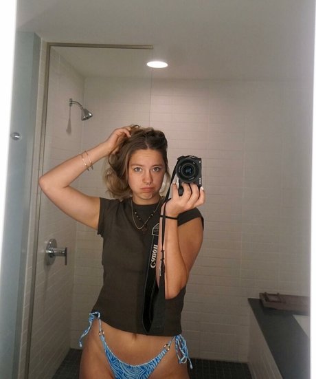 Naakte gelekte OnlyFans-foto van Peyton Coffee