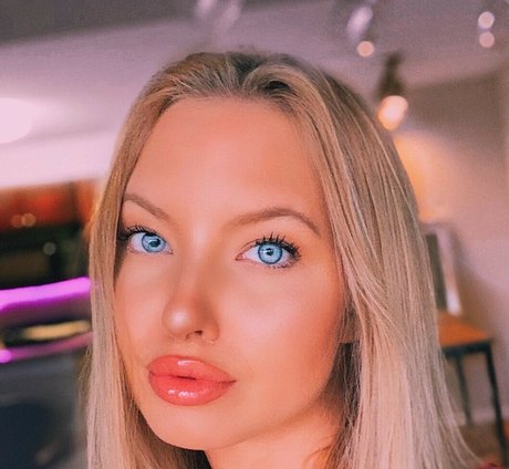 Naken lekkede OnlyFans-bilde av Taylor Drew