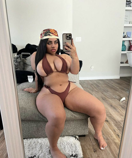 Naken lekkede OnlyFans-bilde av Soymamiyv