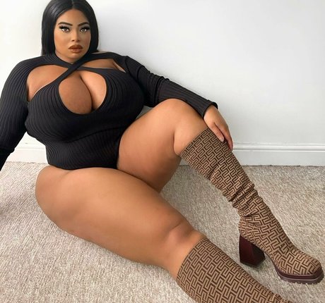 Naken lekkede OnlyFans-bilde av Yathbeauty