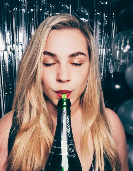 Naken lekkede OnlyFans-bilde av Emmadizzy