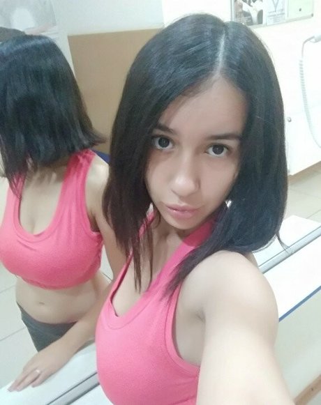 Nahá fotka uniklých OnlyFans od Myla Angel